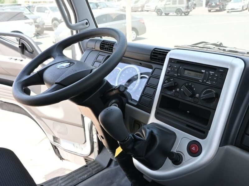 2024 Mitsubishi Fuso Canter MITSUBISHI CANTER CARGO 4.2L DSL SCABIN 4X2 MT White