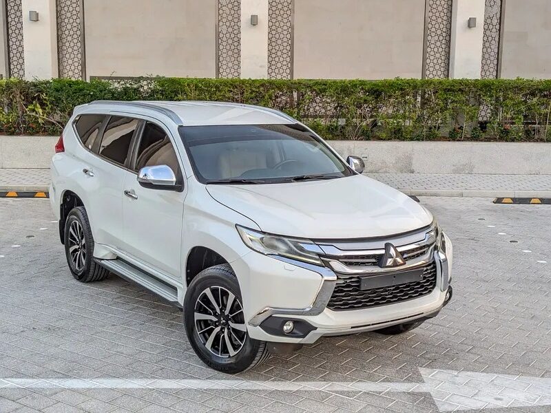 2017 Mitsubishi Montero Sport GLX 4WD GCC IN EXCELLENT CONDITION White Beige