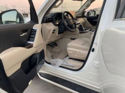 Toyota Land Cruiser TOYOTA LC300 3.5L VX EUROPE FULL OPTION 2022 White Beige