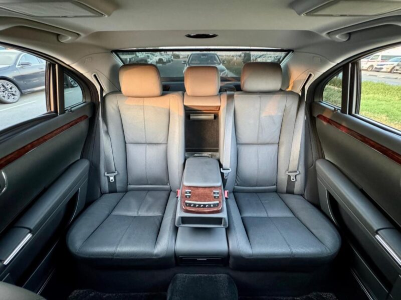 2009 Mercedes-Benz S 550 5.5-liter V8 Engine Black Grey