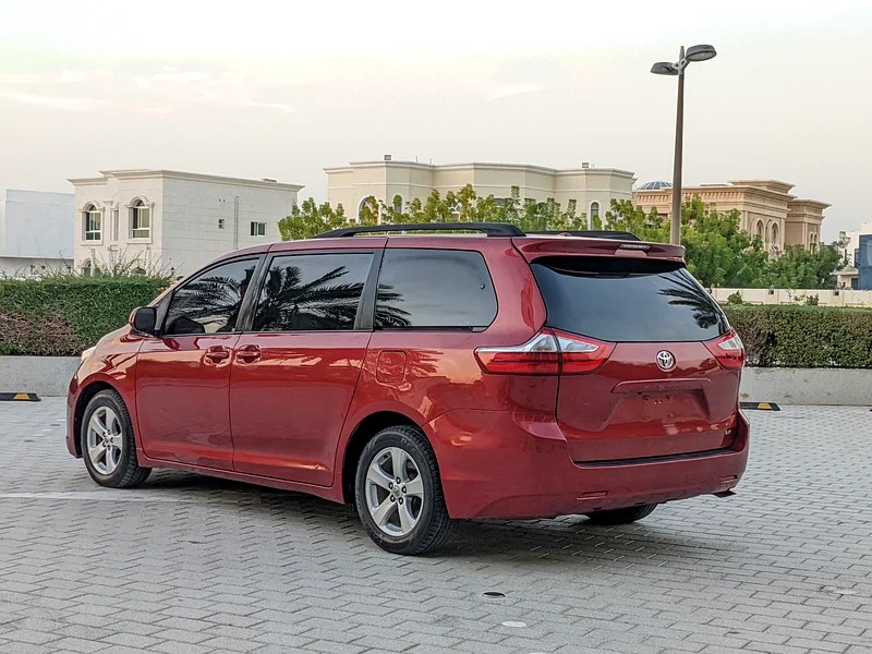 2015 Toyota Sienna LE Mid Option in Perfect Condition Red Beige