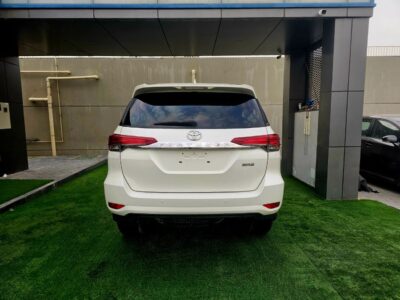 2018 Toyota Fortuner EXR V4 2.7L NEW SHAPE White Tan GCC Specs