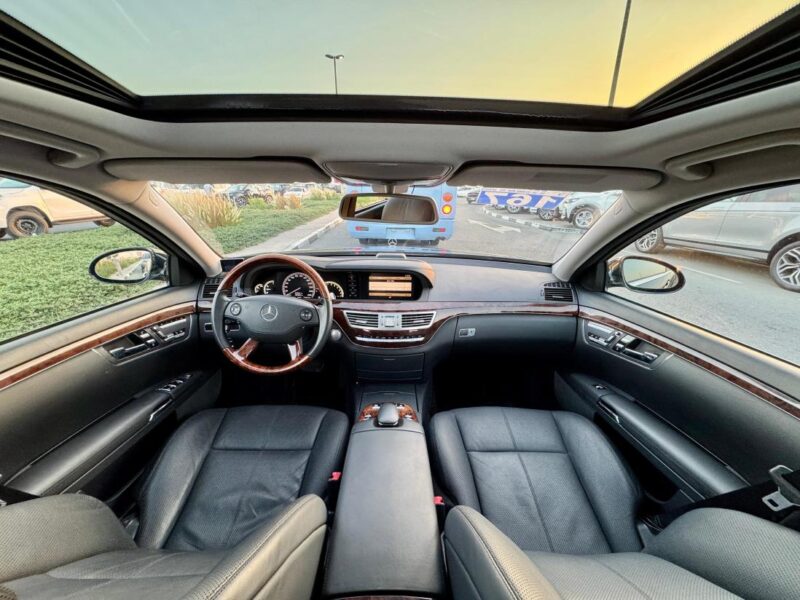 2009 Mercedes-Benz S 550 5.5-liter V8 Engine Black Grey