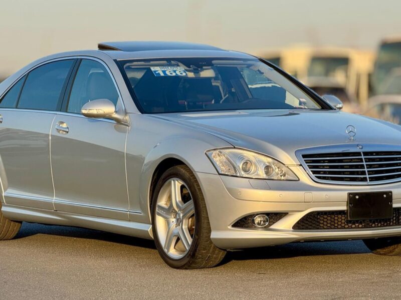 2008 Mercedes-Benz S 500 5.5 Litre 8 Cylinder Engine Silver Black