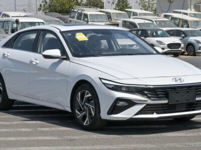 2024 Hyundai Elantra Hyundai Elantra 4 Cylinder Engine White Black