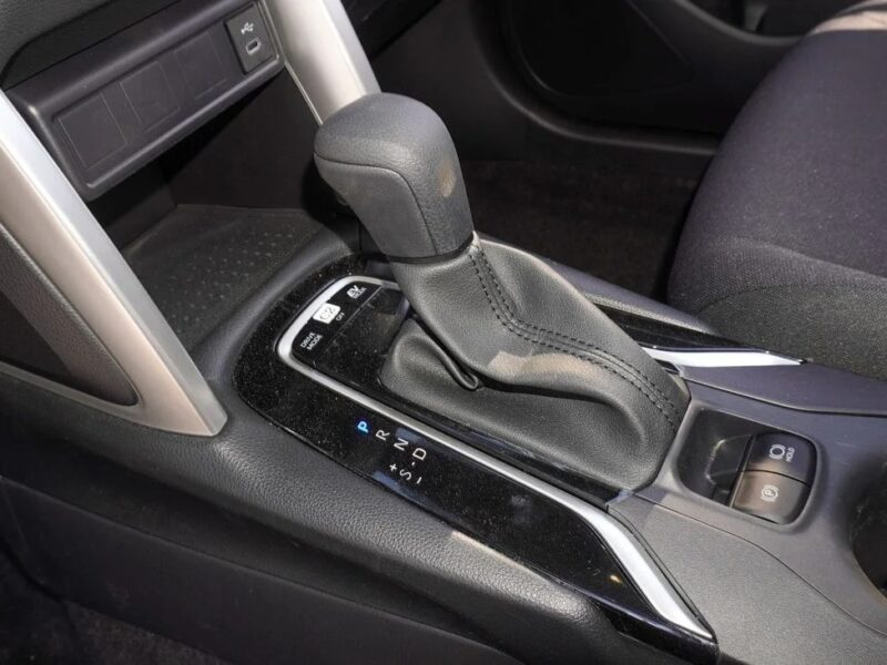 2024 Toyota Corolla Cross HEV Corolla Cross Hybrid White Black