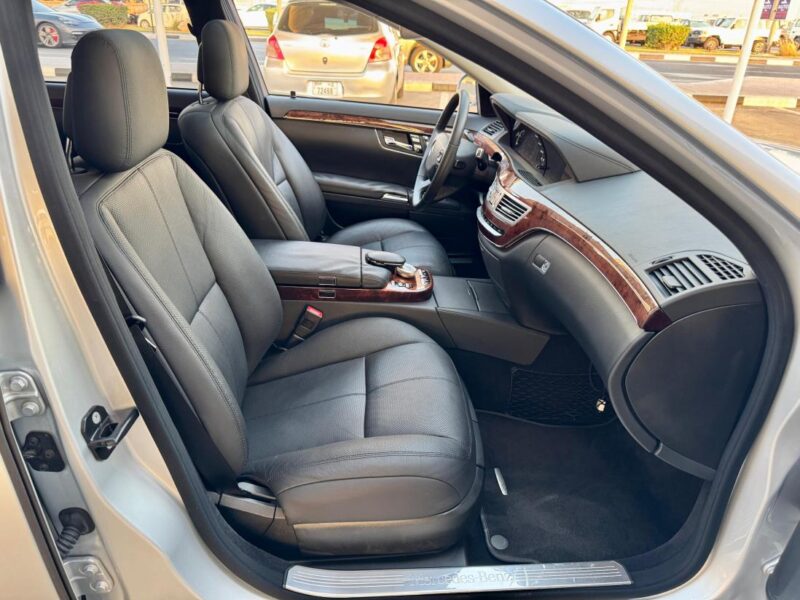 2008 Mercedes-Benz S 500 5.5 Litre 8 Cylinder Engine Silver Black