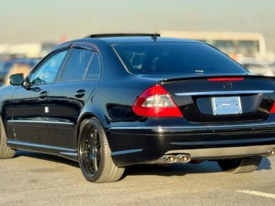 2008 Mercedes-Benz E 550 5.5-liter V8 Engine Petrol Black
