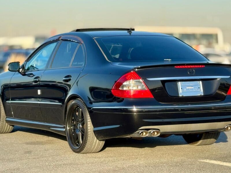2008 Mercedes-Benz E 550 5.5-liter V8 Engine Petrol Black