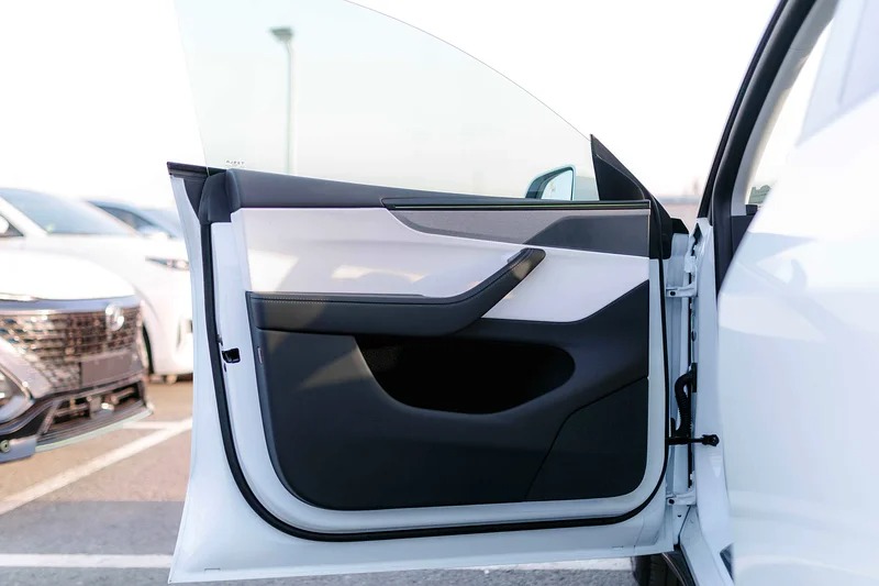 2025 Tesla Model Y Long Range Range 719 KM 0–100 km/h White