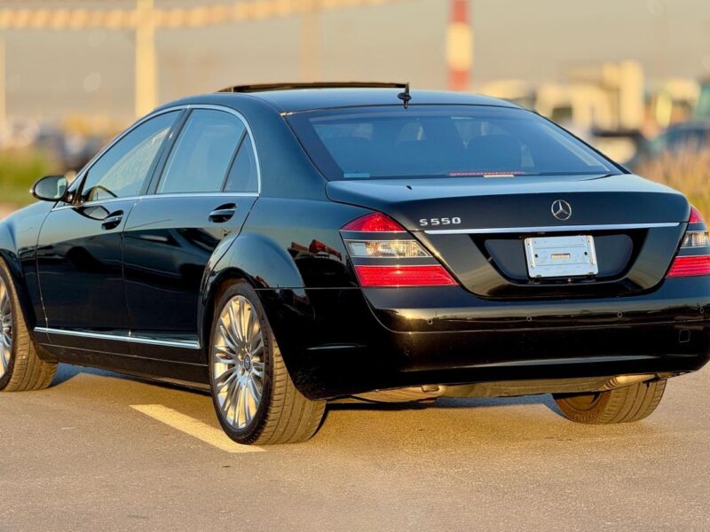 2007 Mercedes-Benz S 550 5.5-liter 8 Cylinder Engine Black