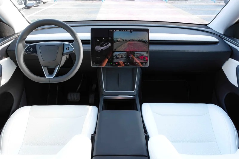 2025 Tesla Model Y Long Range Range 719 KM 0–100 km/h White