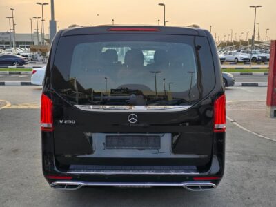 2018 Mercedes-Benz V250 2.0-litre 4 Cylinder Engine Black Red