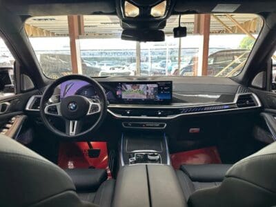 2023 BMW X7 xDriveM60i 4-cylinder 2.0 Turbo Full option White Black