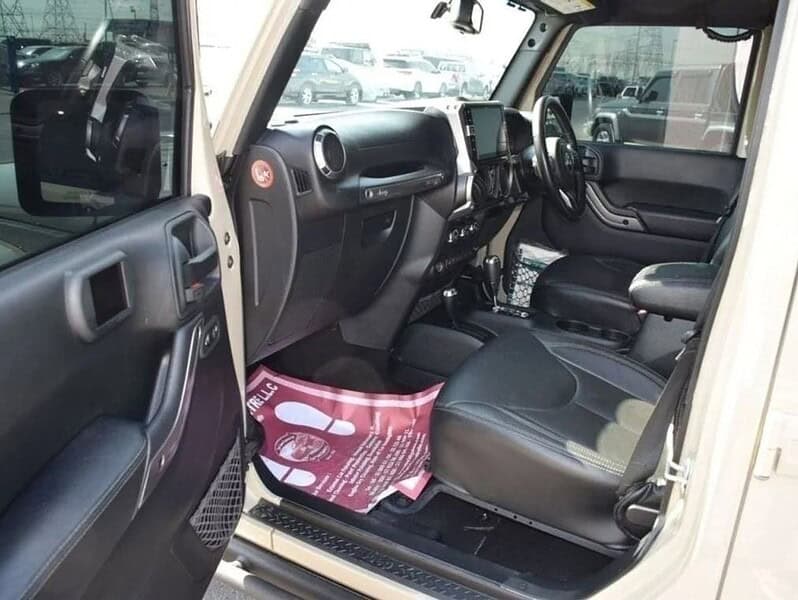 2018 Jeep Wrangler 3.6 litre 6 Cylinder Engine Petrol Beige Black