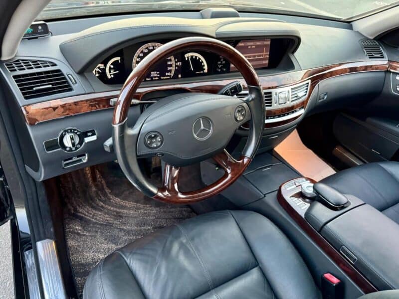 2006 Mercedes-Benz S 550 5.5 Liters 8 Cylinders V8 Engine Black