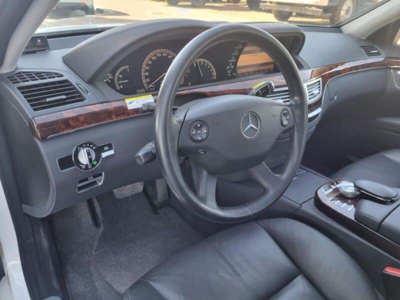 2007 Mercedes-Benz S 550 5.5 Liters 8 Cylinders V8 Engine WHITE BLACK