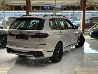 2023 BMW X7 xDriveM60i 4-cylinder 2.0 Turbo Full option White Black