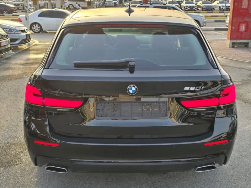 2022 BMW 520i M Kit 2.0 Liters 4 Cylinders Black Tan