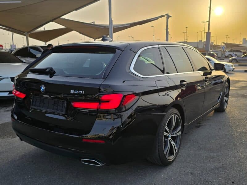 2022 BMW 520i M Kit 2.0 Liters 4 Cylinders Black Tan
