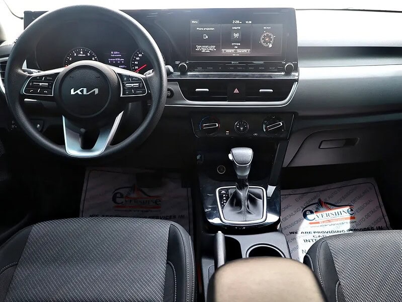 2023 Kia Seltos EX Full Option Neat and Clean Exterior White Black