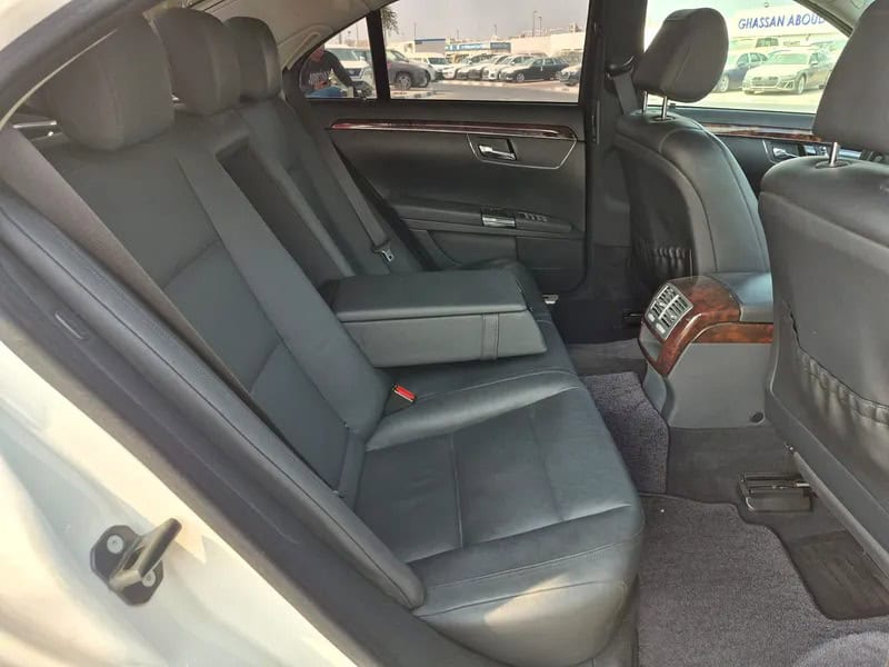2006 Mercedes-Benz S-Class S 550 in Perfect Condition White Black