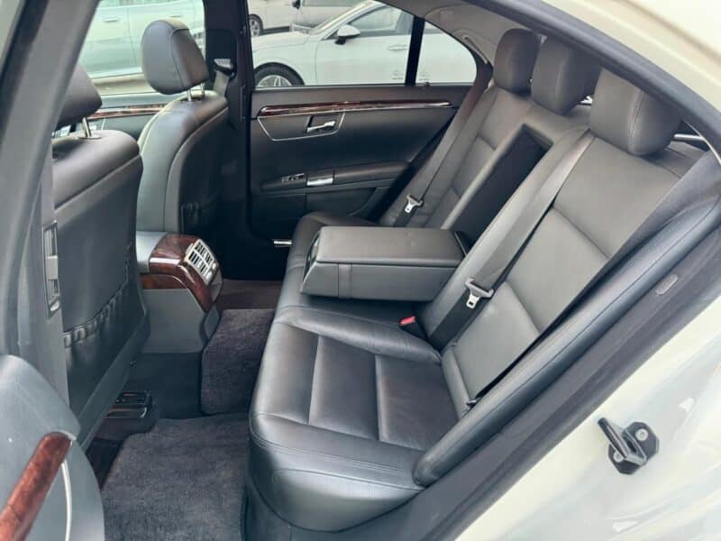 2006 Mercedes-Benz S 350 3.5-liter V6 Engine White Black