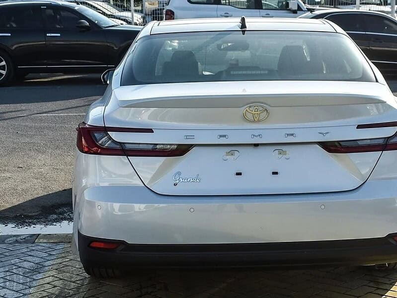 2025 Toyota Camry GREND 2.5L 4 Cylinder Engine GCC White Tan