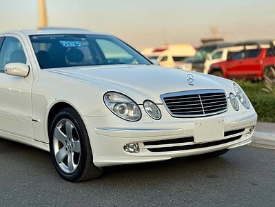 2004 Mercedes-Benz E 500 5.0 liters V8 Engine White Black