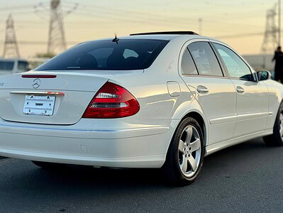 2004 Mercedes-Benz E 500 5.0 liters V8 Engine White Black