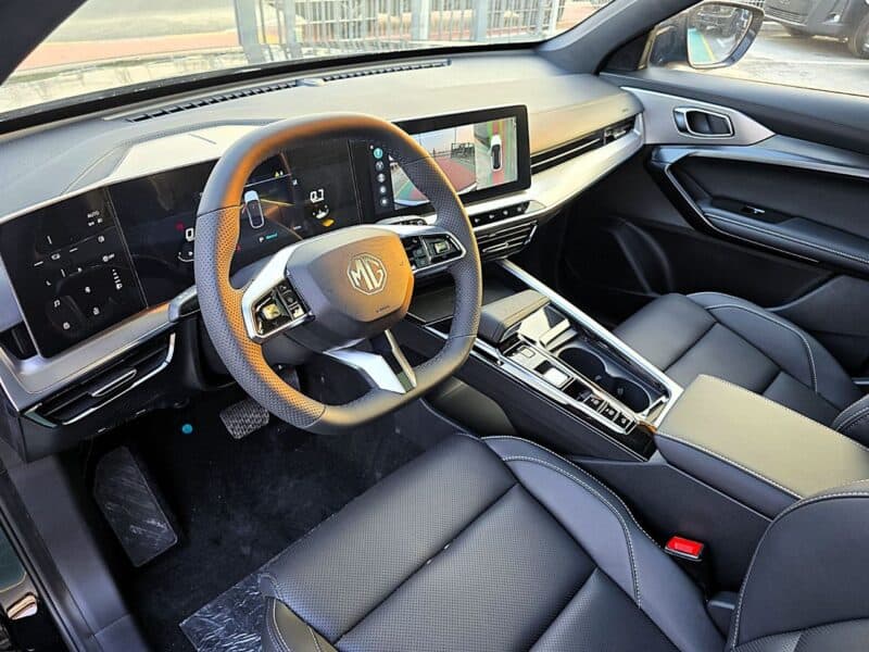 MG One MG One 1.5 LUX SUV FWD 5Doors Black Color 2024