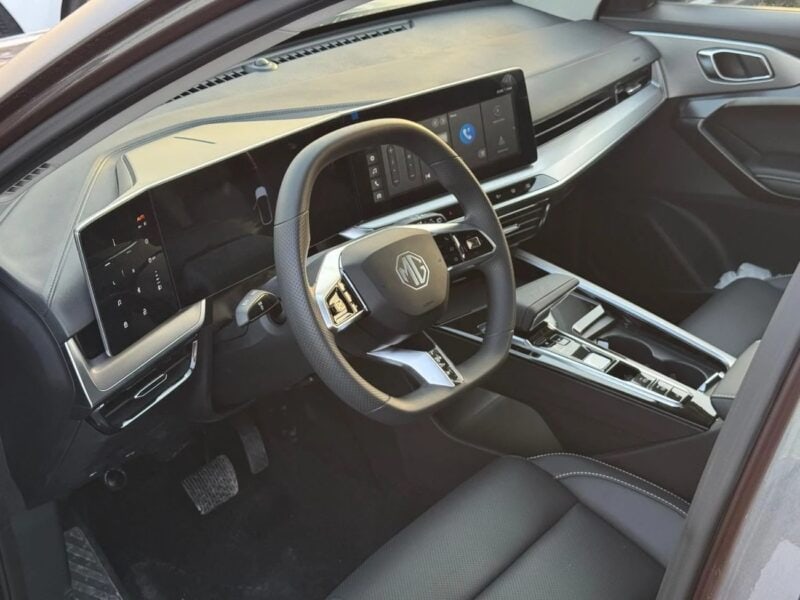 MG One STD 1.5L Petrol FWD 2024 GCC Specs Grey Black
