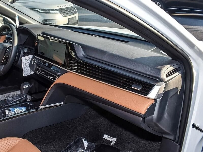 2025 Toyota Camry GREND 2.5L 4 Cylinder Engine GCC White Tan