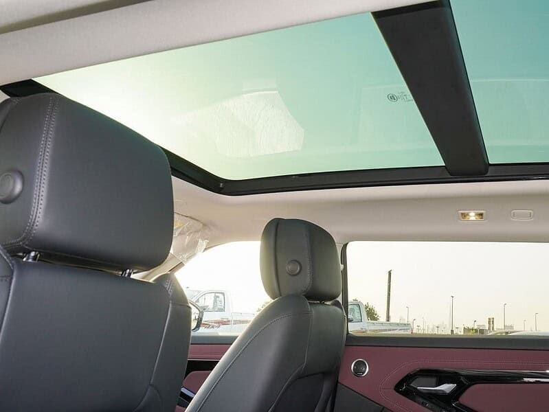 2024 Land Rover Range Rover Evoque P250 DYNAMIC SE White Maroon