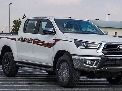 2025 Toyota Hilux GLX-S SR5 2.7L 4 Cylinder Engine GCC White Burgundy