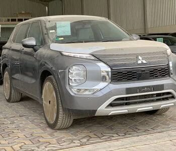 2024 Mitsubishi Outlander 2.5 litre 4 Cylinder Engine Silver Beige