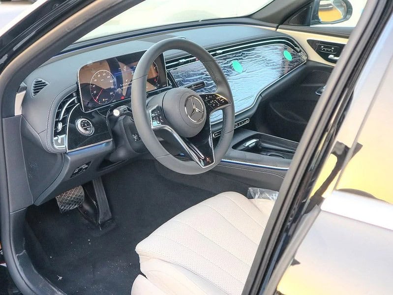 2025 Mercedes-Benz E200 2.0L Inline-4 Turbocharged Gasoline Black Beige