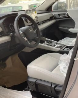 2024 Mitsubishi Outlander 2.5 litre 4 Cylinder Engine Silver Beige