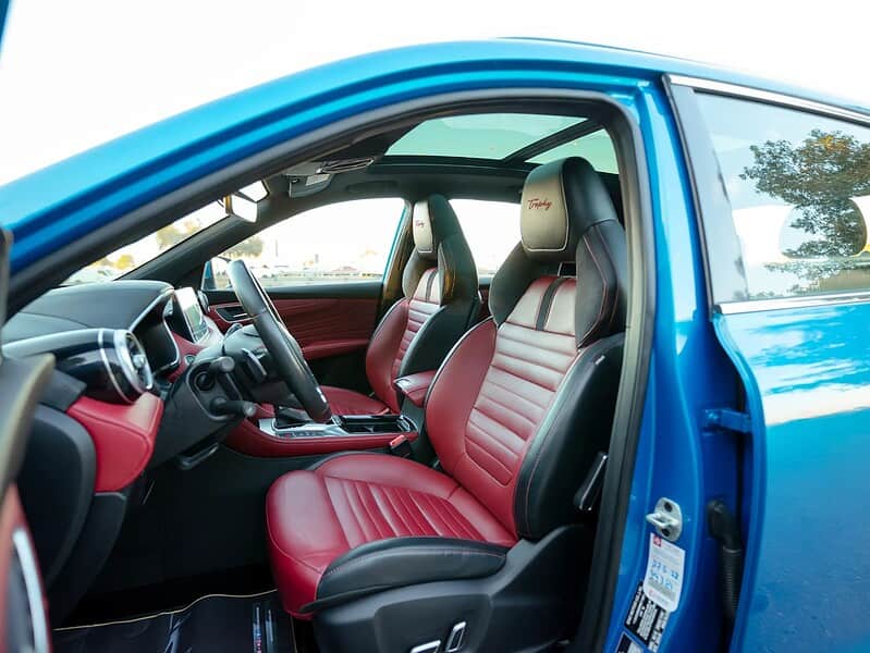 2021 MG HS Luxury 2.0L 4 Cylinder Engine GCC Specs Blue Red
