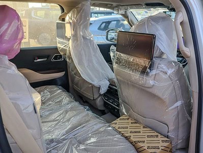 2025 Toyota Land Cruiser VXR 3.5L Twin-Turbo V6 GCC Specs White Beige