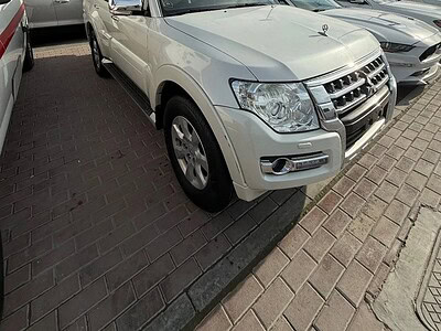 2016 Mitsubishi Pajero Std 3.5L 6 Cylinder Engine GCC Specs White Beige