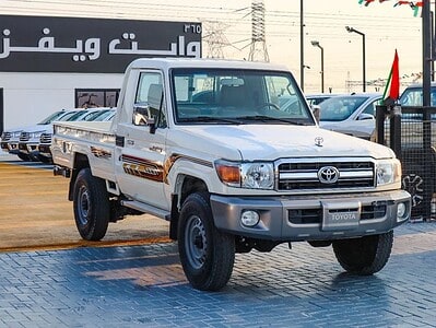 2018 Toyota Land Cruiser Pick Up Std 4.0L Single Cab GCC Specs White Beige
