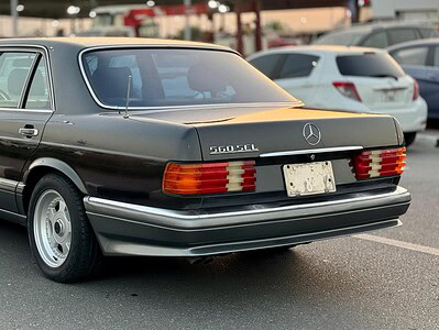 1990 Mercedes-Benz 560 SEL 5.6 liters 8 Cylinders Engine Blue Black
