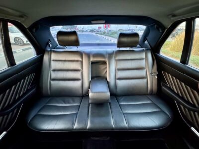 1990 Mercedes-Benz 560 SEL 5.6 liters 8 Cylinders Engine Blue Black