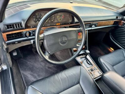 1990 Mercedes-Benz 560 SEL 5.6 liters 8 Cylinders Engine Blue Black