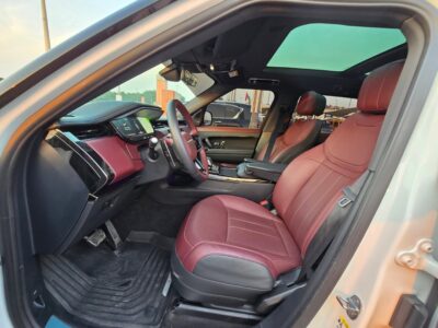 2025 Land Rover Range Rover Sport 3.0-liter turbocharged inline-six Cylinder White