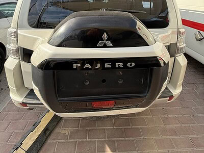 2016 Mitsubishi Pajero Std 3.5L 6 Cylinder Engine GCC Specs White Beige