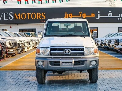 2018 Toyota Land Cruiser Pick Up Std 4.0L Single Cab GCC Specs White Beige
