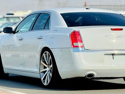 2012 Chrysler 300C Limited 6 Cylinder Engine CLEAN CAR White Black