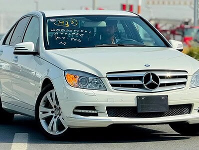 2010 Mercedes-Benz C-Class C300 6 Cylinder Engine White Black Clean Car